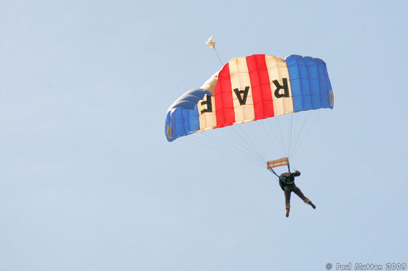  A8V7243 RAF Parachutist